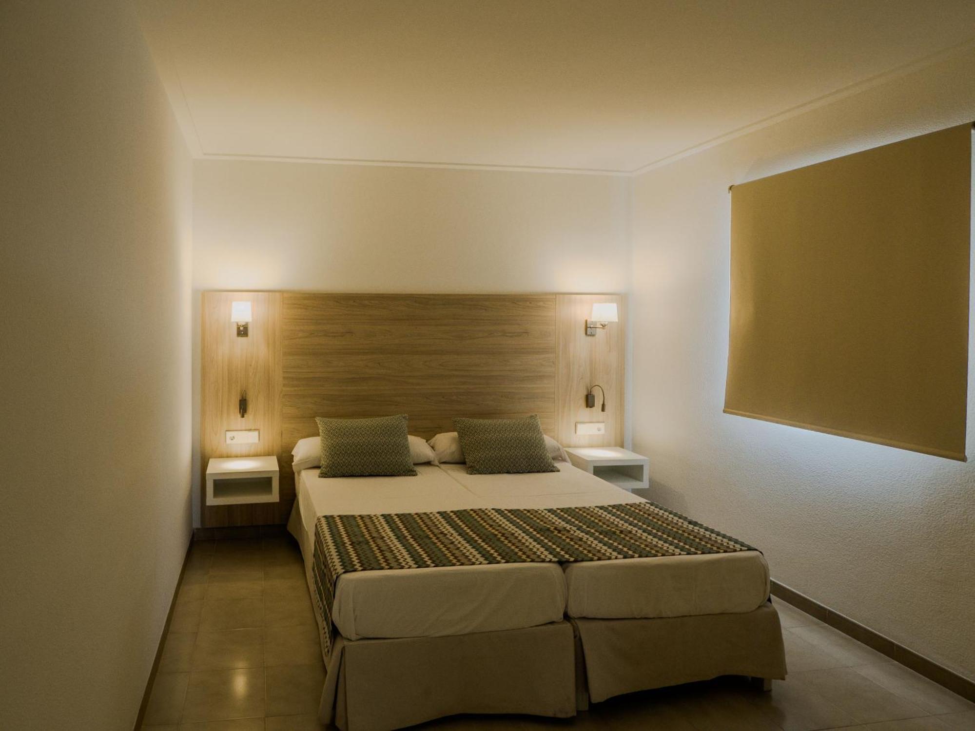 Apartamentos La Santa Maria Кала Милор Екстериор снимка