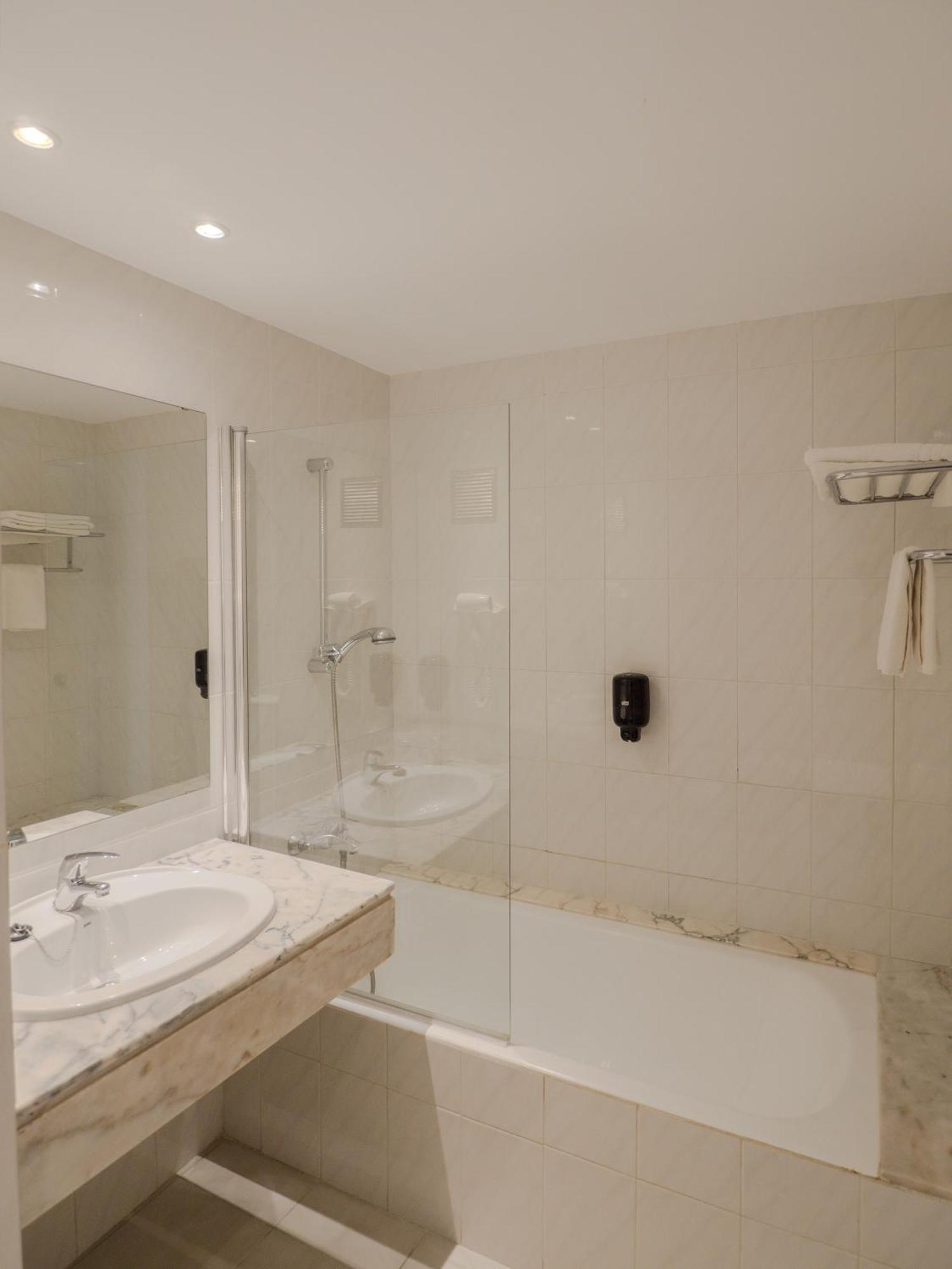 Apartamentos La Santa Maria Кала Милор Екстериор снимка