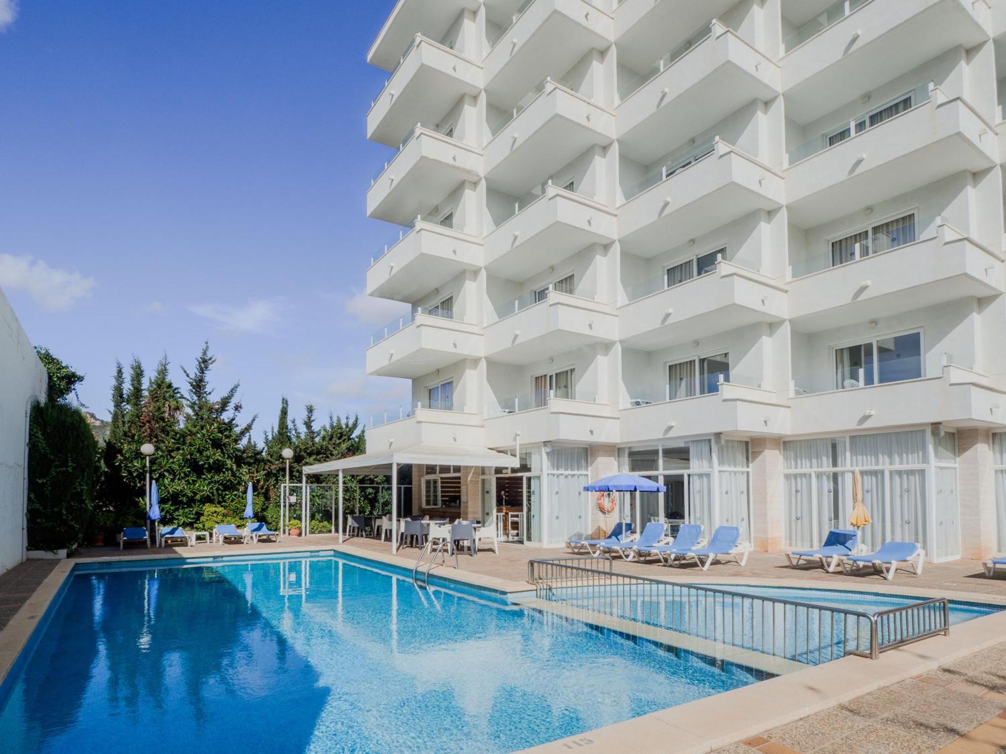 Apartamentos La Santa Maria Кала Милор Екстериор снимка
