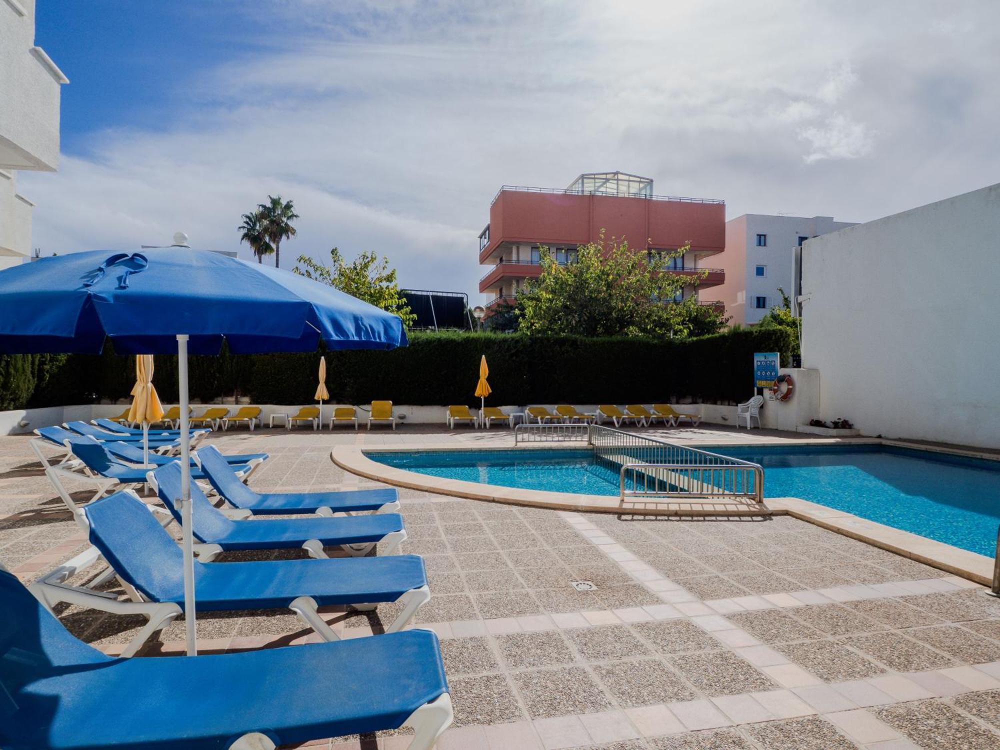 Apartamentos La Santa Maria Кала Милор Екстериор снимка
